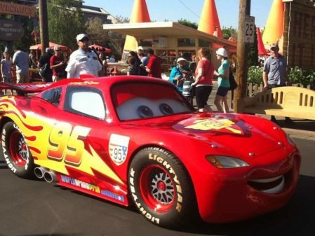 Cars Land na Disney Califórnia: cidade do Relâmpago Mcqueen